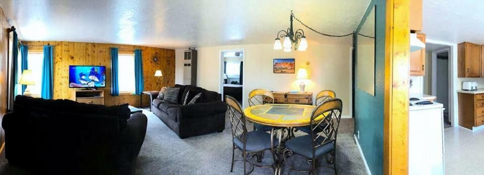 Austin'S Chuckwagon Motel Торри Экстерьер фото