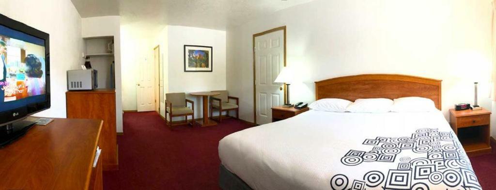 Austin'S Chuckwagon Motel Торри Экстерьер фото